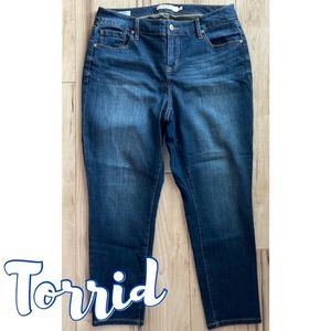 NWOT Torrid Girlfriend Jeans